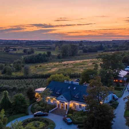 Dwor Na Wichrowym Wzgorzu Bed & Breakfast Przybyslawice ภายนอก รูปภาพ