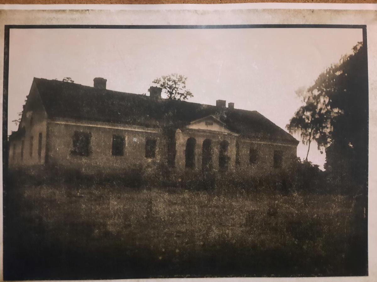 Dwor Na Wichrowym Wzgorzu Bed & Breakfast Przybyslawice ภายนอก รูปภาพ