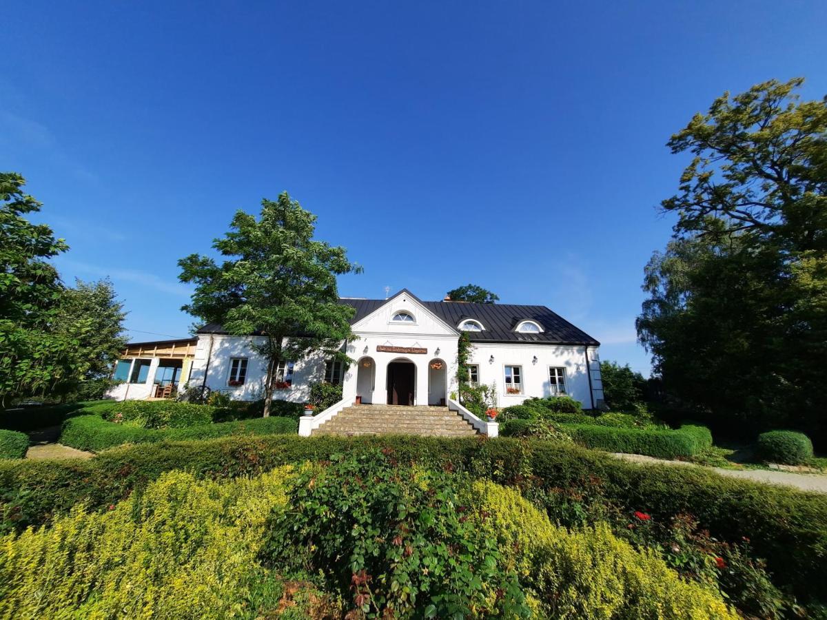 Dwor Na Wichrowym Wzgorzu Bed & Breakfast Przybyslawice ภายนอก รูปภาพ