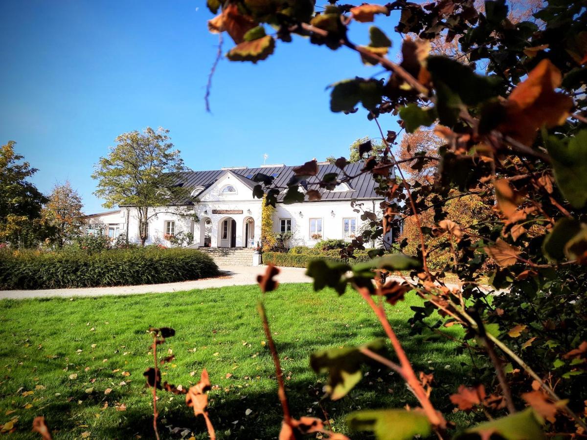 Dwor Na Wichrowym Wzgorzu Bed & Breakfast Przybyslawice ภายนอก รูปภาพ