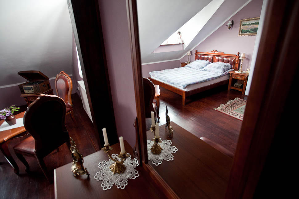 Dwor Na Wichrowym Wzgorzu Bed & Breakfast Przybyslawice ห้อง รูปภาพ