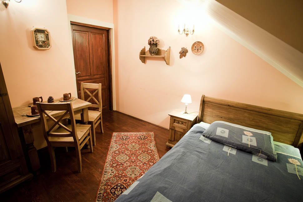 Dwor Na Wichrowym Wzgorzu Bed & Breakfast Przybyslawice ห้อง รูปภาพ
