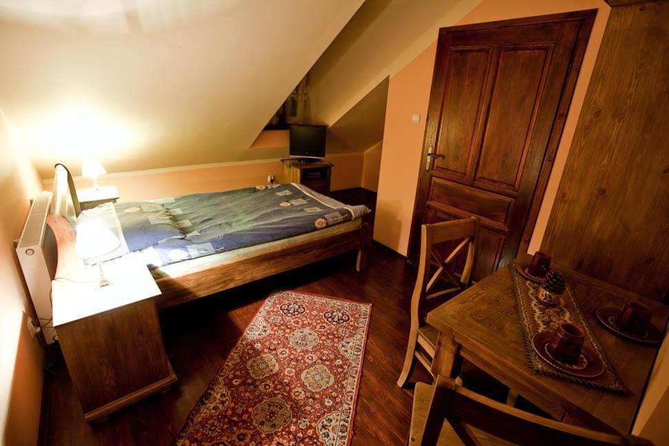 Dwor Na Wichrowym Wzgorzu Bed & Breakfast Przybyslawice ภายนอก รูปภาพ