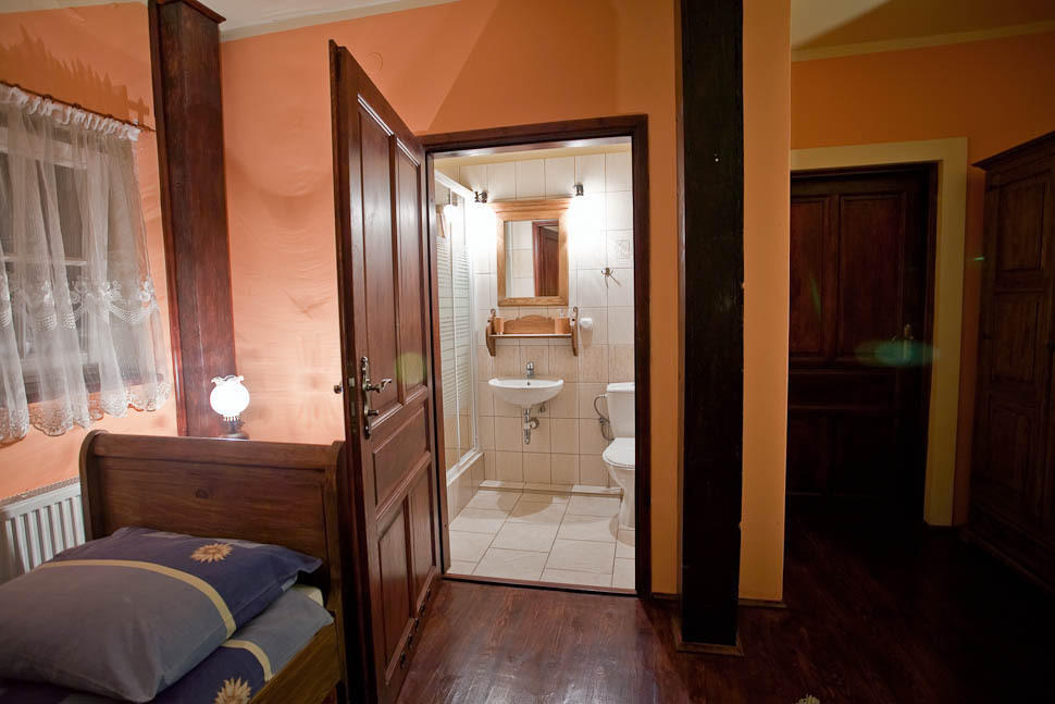 Dwor Na Wichrowym Wzgorzu Bed & Breakfast Przybyslawice ภายนอก รูปภาพ