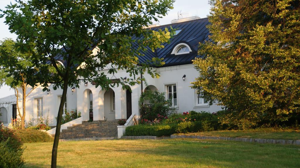 Dwor Na Wichrowym Wzgorzu Bed & Breakfast Przybyslawice ภายนอก รูปภาพ