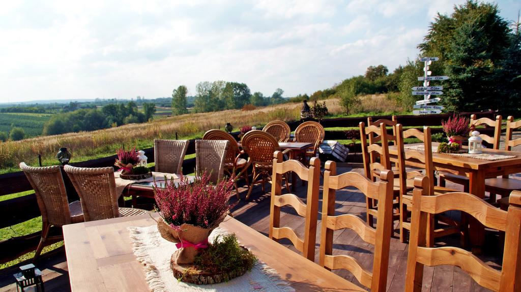Dwor Na Wichrowym Wzgorzu Bed & Breakfast Przybyslawice ภายนอก รูปภาพ