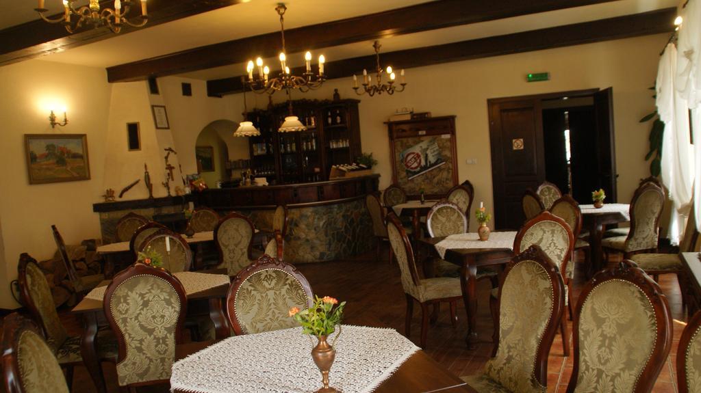 Dwor Na Wichrowym Wzgorzu Bed & Breakfast Przybyslawice ภายนอก รูปภาพ