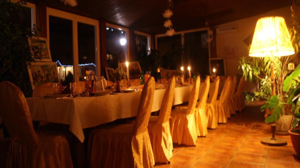 Dwor Na Wichrowym Wzgorzu Bed & Breakfast Przybyslawice ภายนอก รูปภาพ