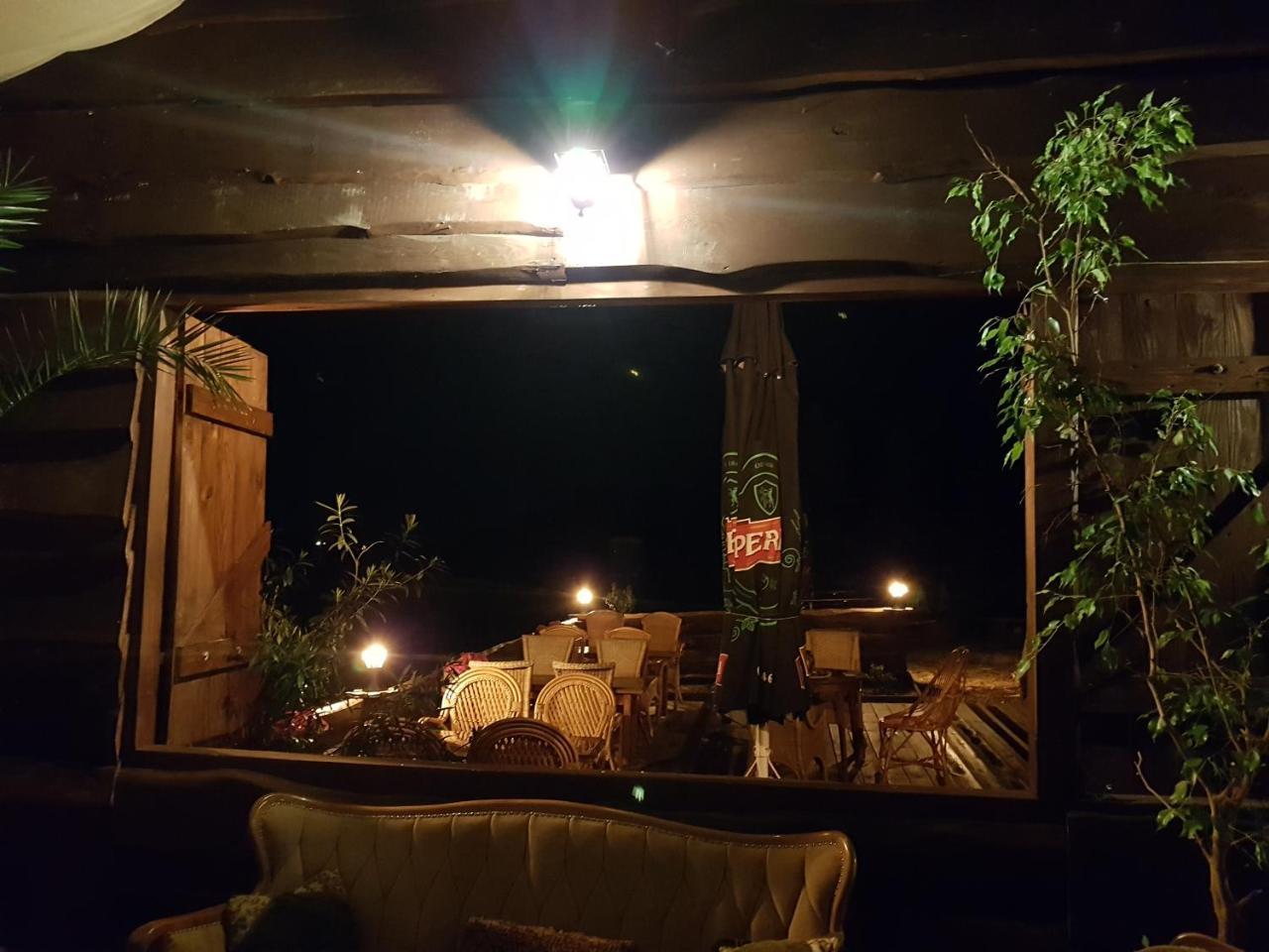 Dwor Na Wichrowym Wzgorzu Bed & Breakfast Przybyslawice ภายนอก รูปภาพ