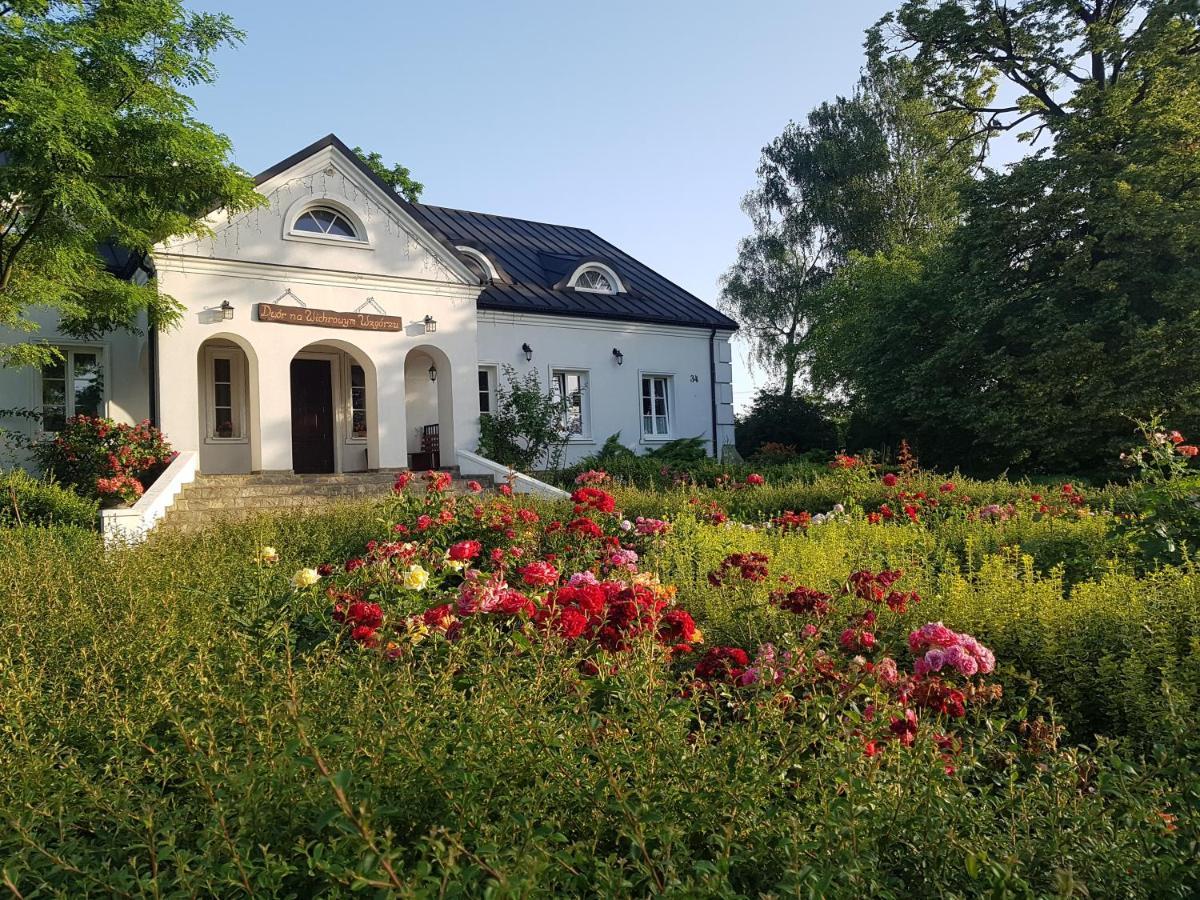Dwor Na Wichrowym Wzgorzu Bed & Breakfast Przybyslawice ภายนอก รูปภาพ