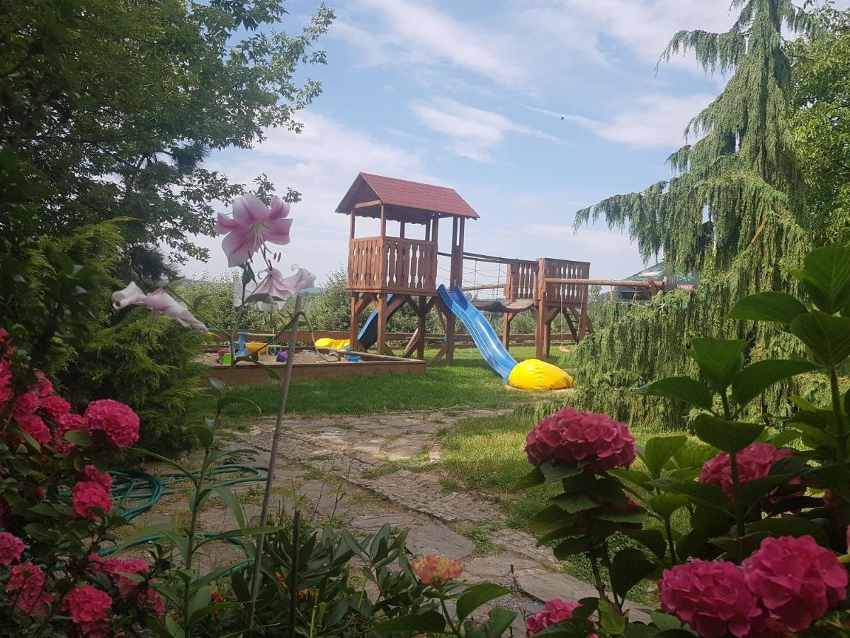 Dwor Na Wichrowym Wzgorzu Bed & Breakfast Przybyslawice ภายนอก รูปภาพ